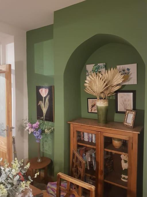 Just The Splott! Sleeps 6, 8 Mins To Stadium. Кардиф Екстериор снимка