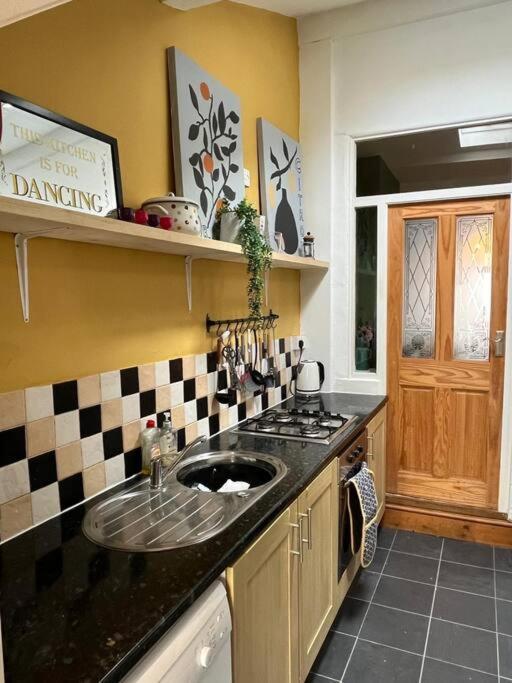 Just The Splott! Sleeps 6, 8 Mins To Stadium. Кардиф Екстериор снимка
